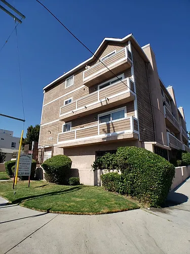 11839 BURBANK Photo 1