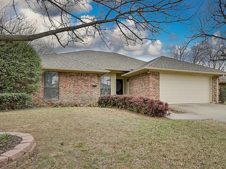 2306 Lovell Ct — Photo 4