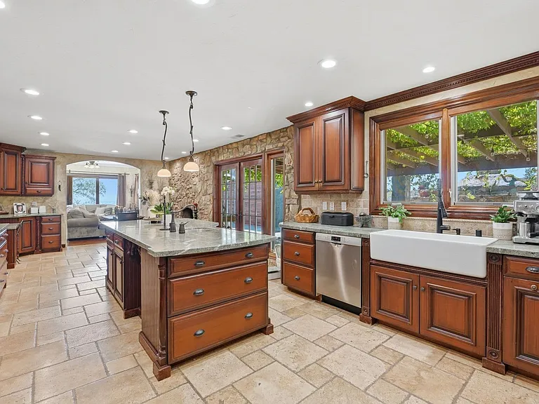 19948 Cerro Pedregoso — Photo 4