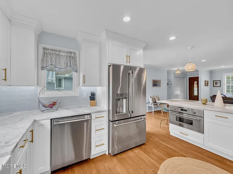 60 Farrell Dr — Photo 10