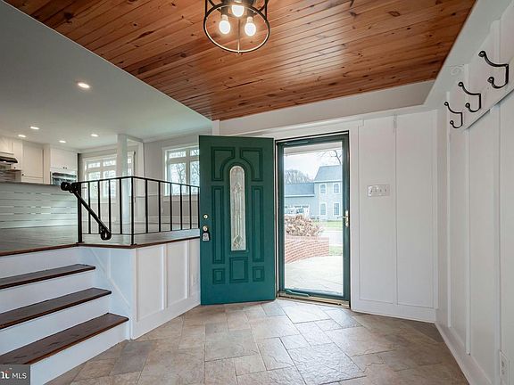 4th image of 4 Sanford Dr