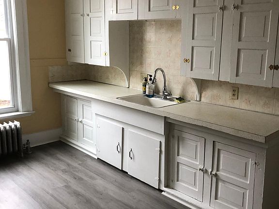 4th image of 1911 Court St #2-floor 1