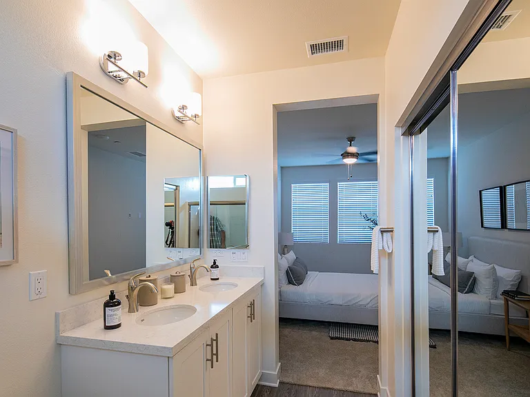 Stadium Park Apartments — Photo 10
