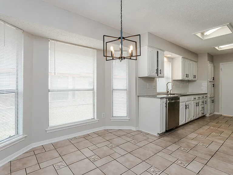 4617 Olympia Dr — Photo 22
