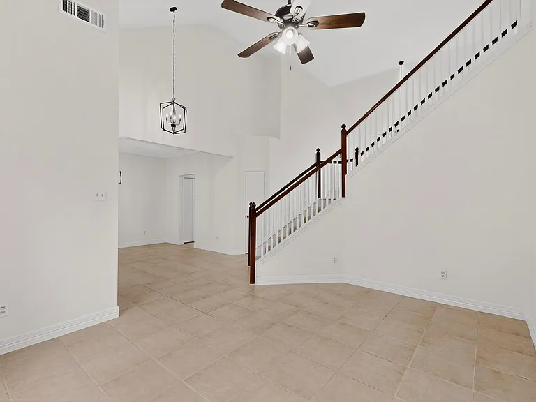 817 Edmonton Dr — Photo 16