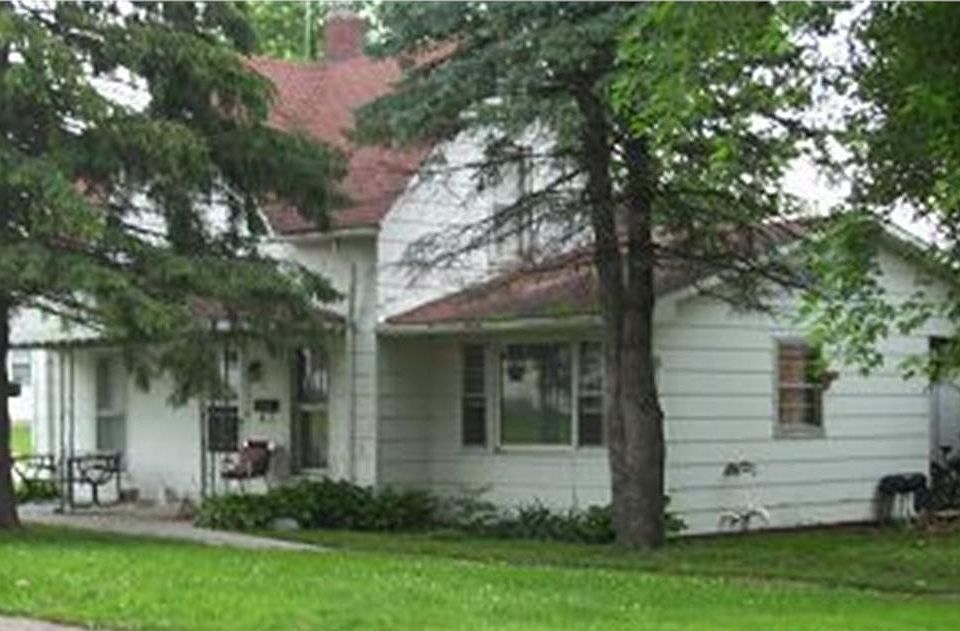 2nd image of 213 N 4th St