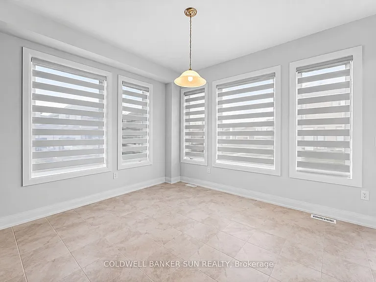 166 Prince Charles Cres — Photo 15