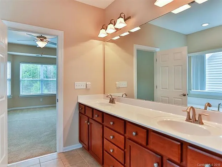 9716 Ravenscroft Ln NW — Photo 14