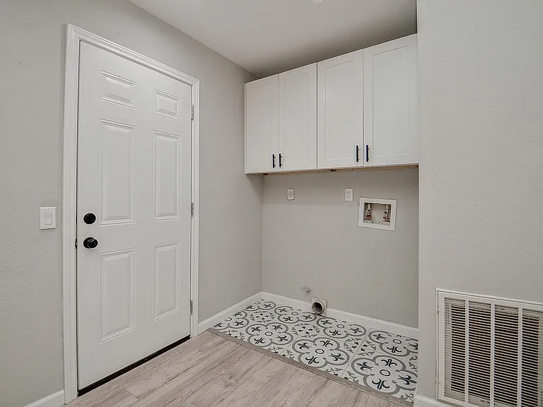 22018 Grand Forks Dr — Photo 38