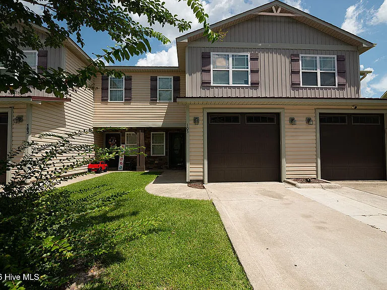 105 Kenan Loop — Photo 1