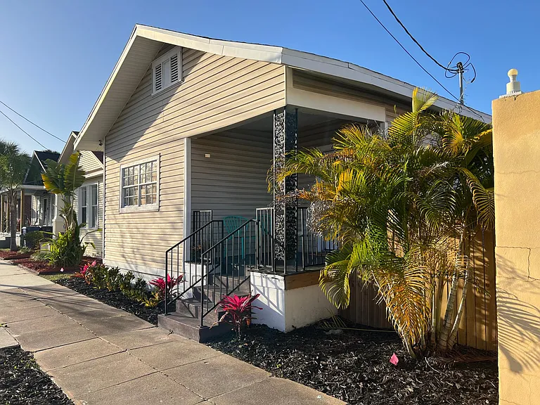 2311 W Chestnut St — Photo 13