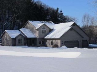 2451 Redwing Rd, La Crosse, WI 54601