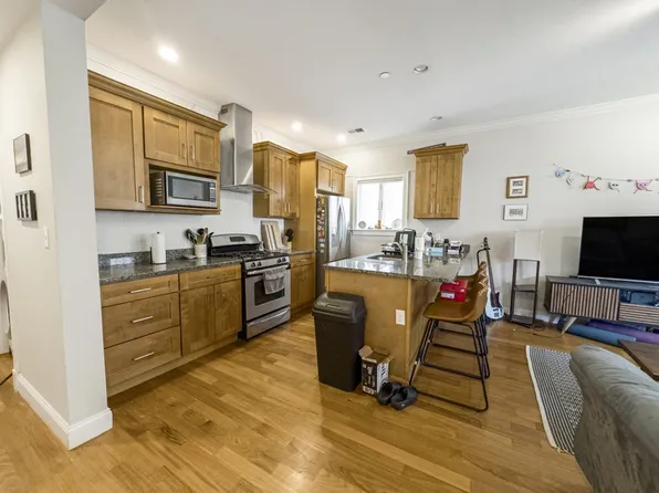 123 Webster Ave #1, Cambridge, MA 02141