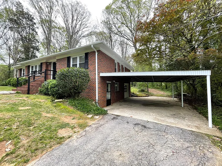 1605 Cherokee Rd — Photo 3