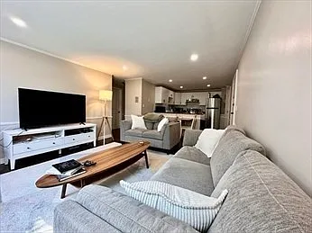 520 Talbot Ave #8 — Photo 6
