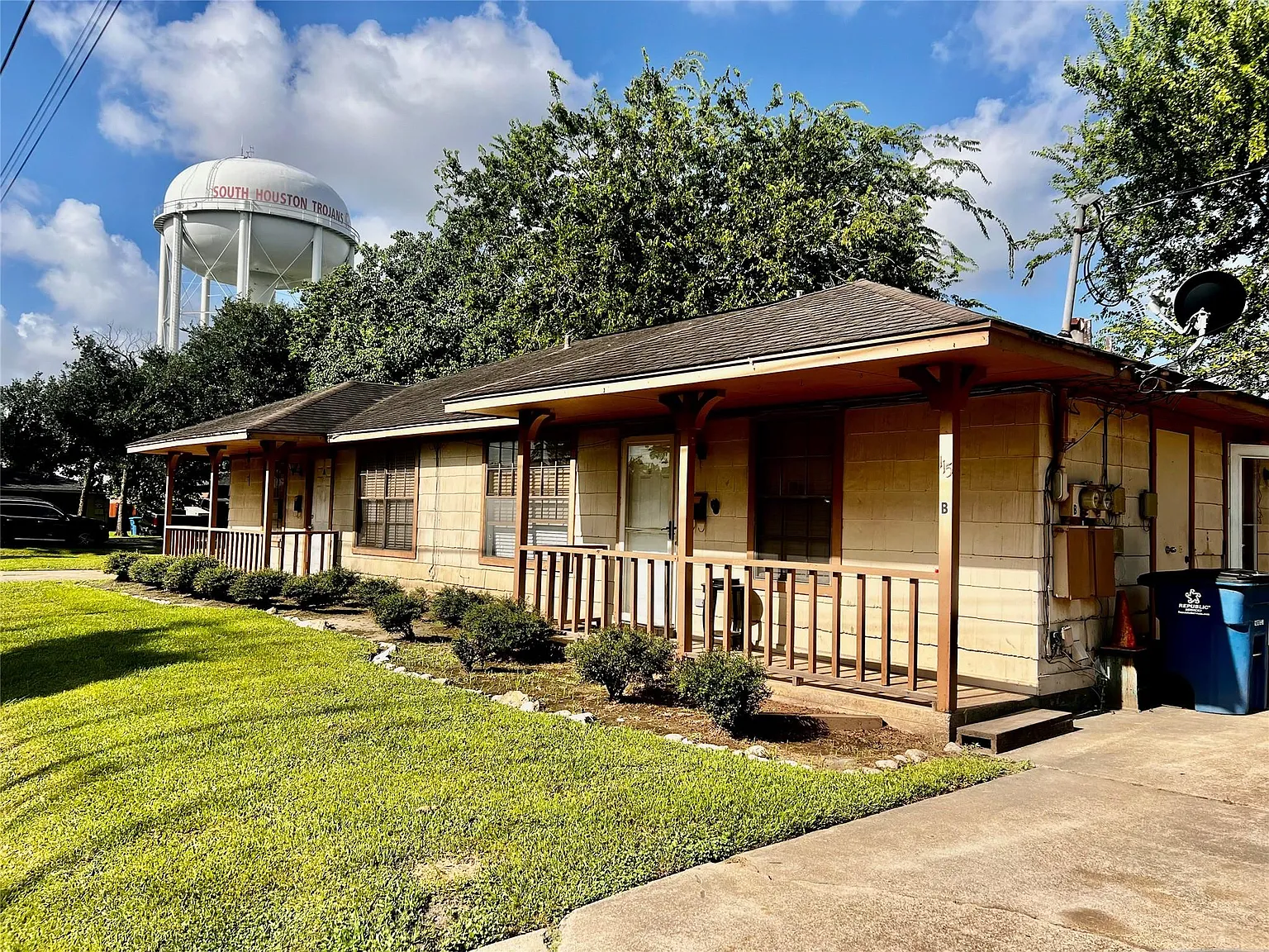 2 bed, 1.0 bath, 1792 sqft, $1,400 — Photo 2