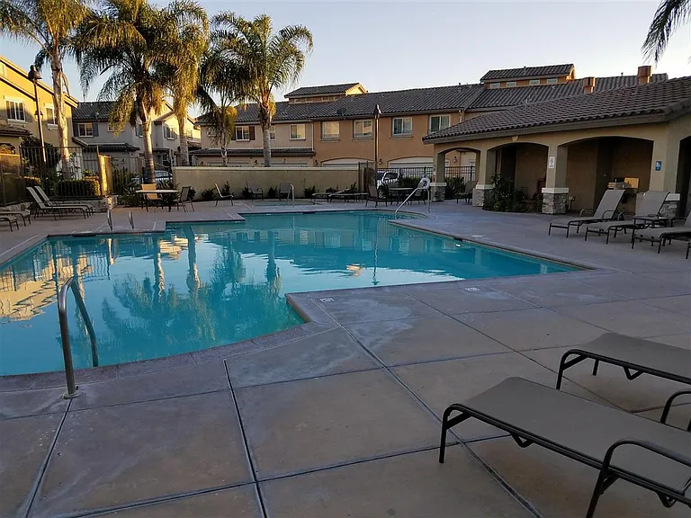10517 Hollingsworth Way — Photo 1