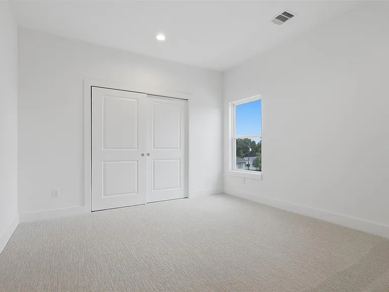 326 Eastwood St — Photo 17