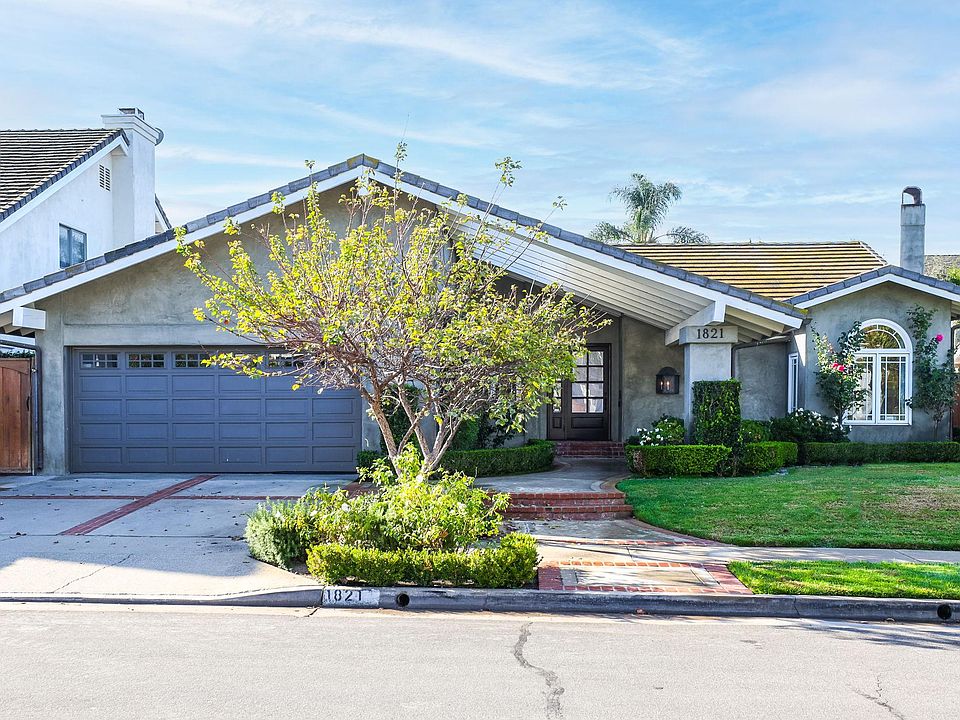 Warm and inviting, this meticulously maintained single-level 4-bedroom, 2.5 bathroom home is in Harbor View Homes, one of Newport Beach_s most prestigious and sought-after communities.