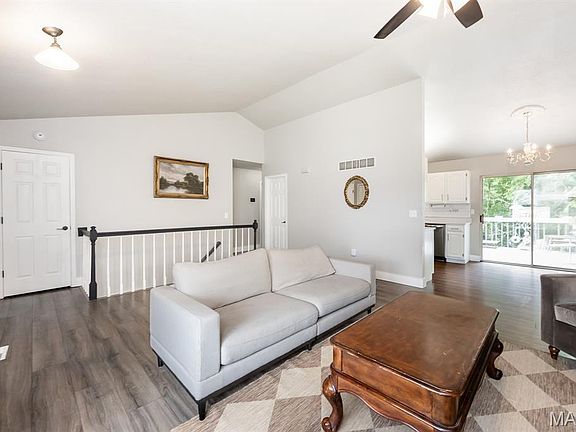 5th image of 102 Bayridge Ct
