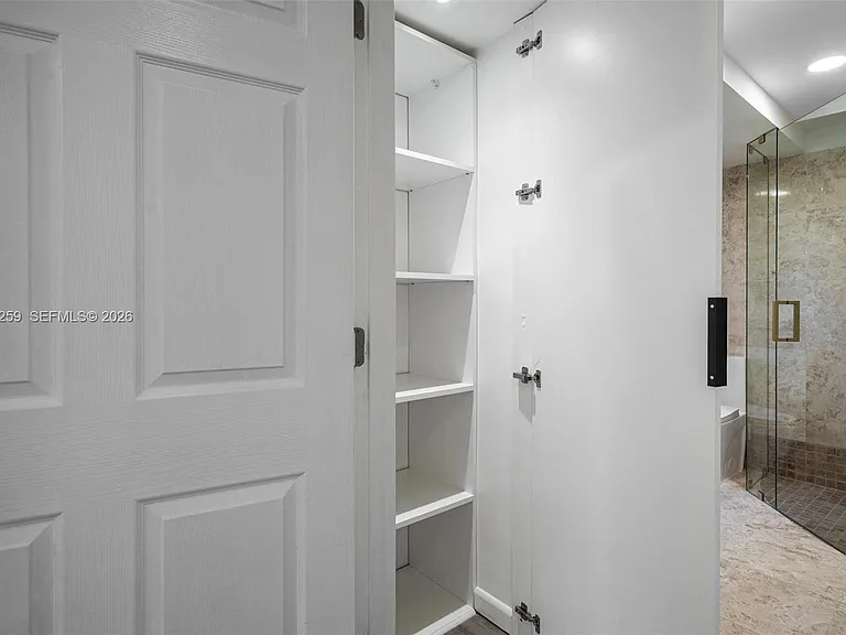 7810 Beachview Dr — Photo 45