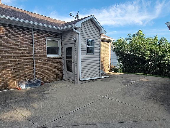 3rd image of 204 N Pine St