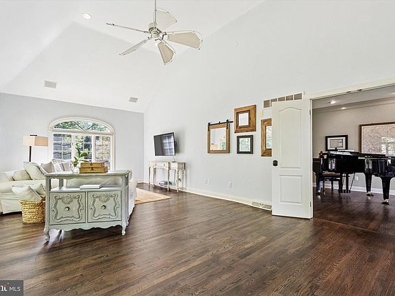 3rd image of 20 Kingston Rd