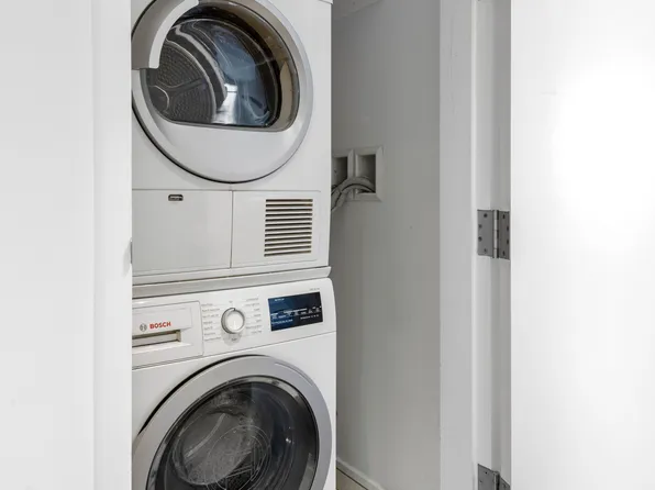 300 East 23rd Street image 8 of 13