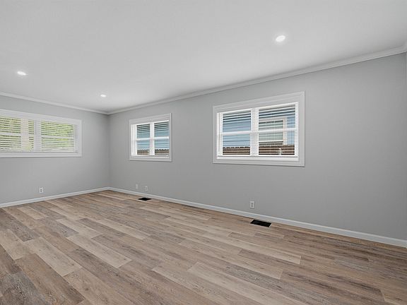 4th image of 204 N Holly Ave