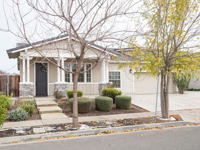 132 Lemon Blossom Ln, Patterson, CA, 95363