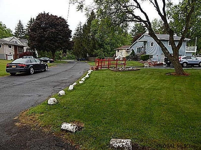 4th image of 28 BENDER Lane