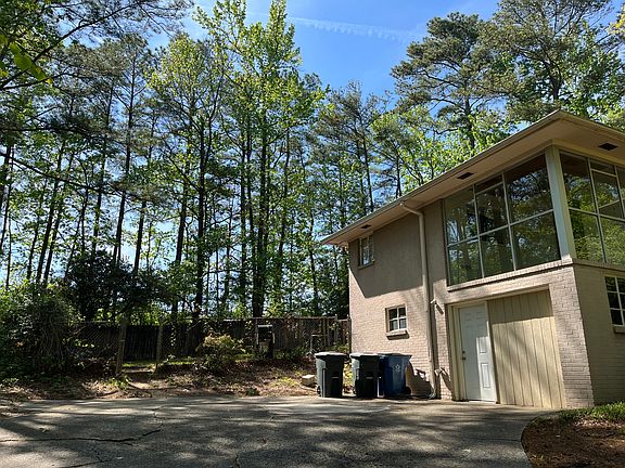 4th image of 656 Rumson Rd