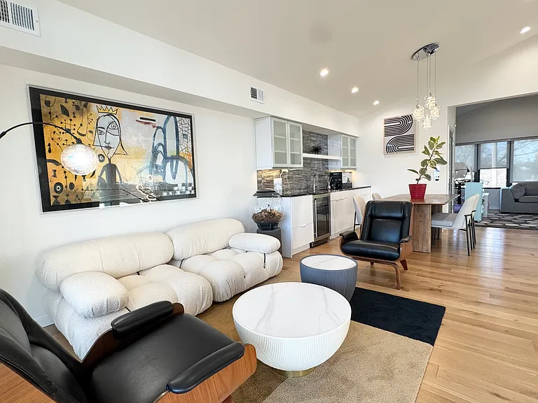 4732 Mercier St — Photo 38