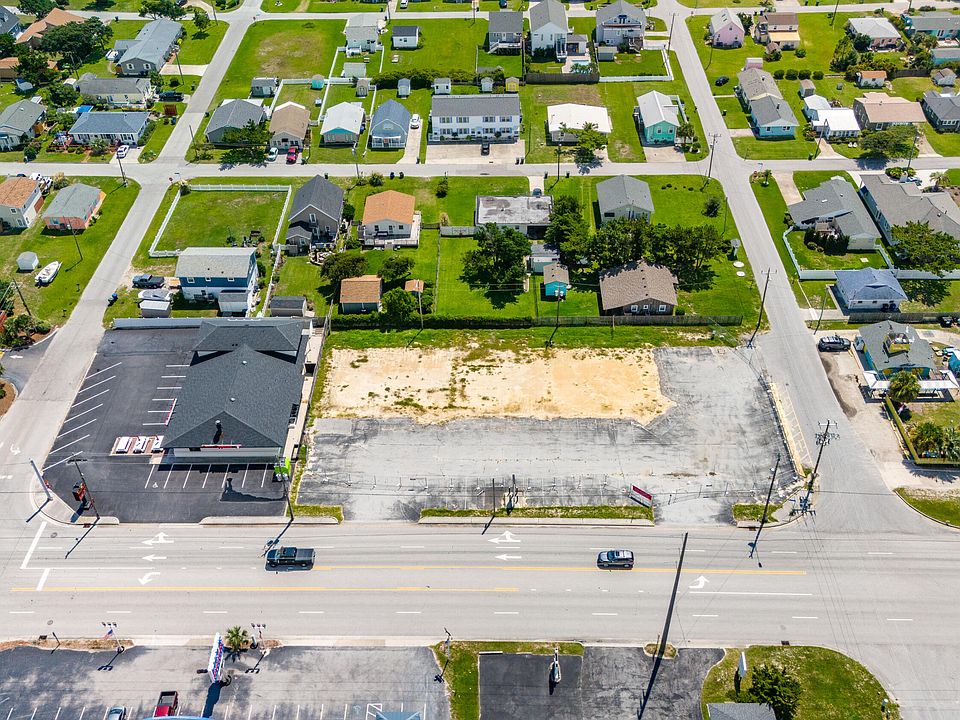 1st image of 413 W Fort Macon Road