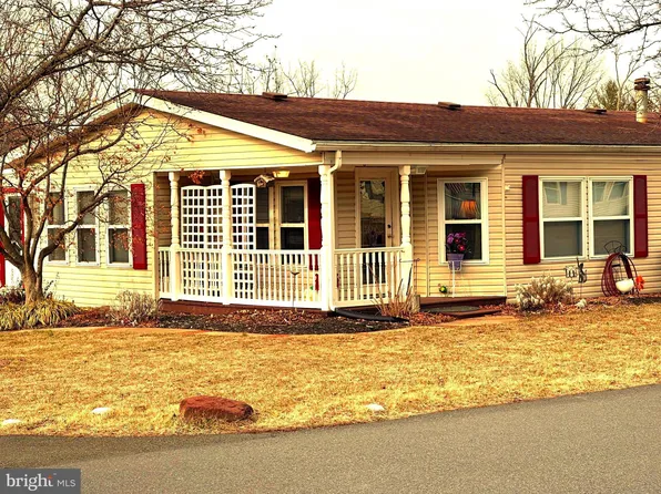 10 Black Cherry Ct W, Harleysville, PA 19438