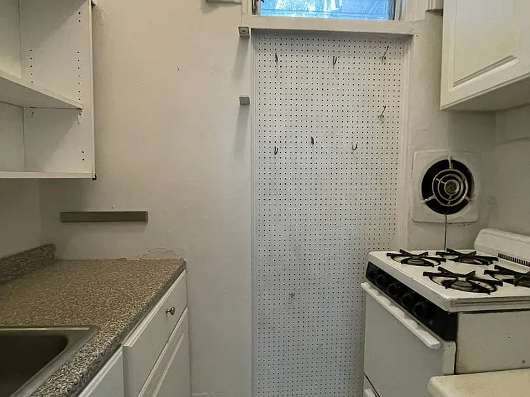 2211-13-15 Spruce Street — Photo 10