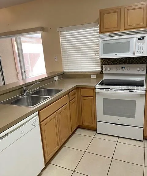 1135 Baronscourt Dr — Photo 12