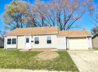 8 E Briarwood Dr, Streamwood, IL 60107