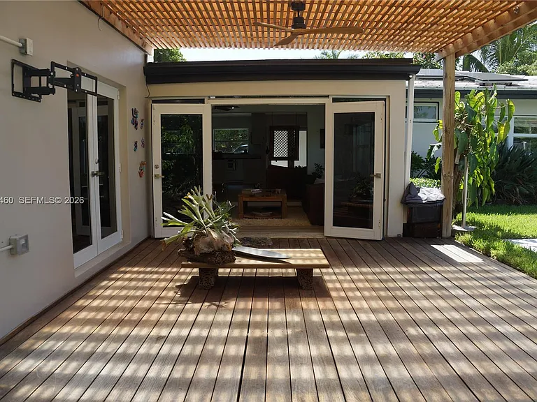 1251 SW 11th Ter — Photo 13