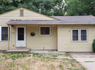 3121 SE Irvingham St, Topeka, KS 66605