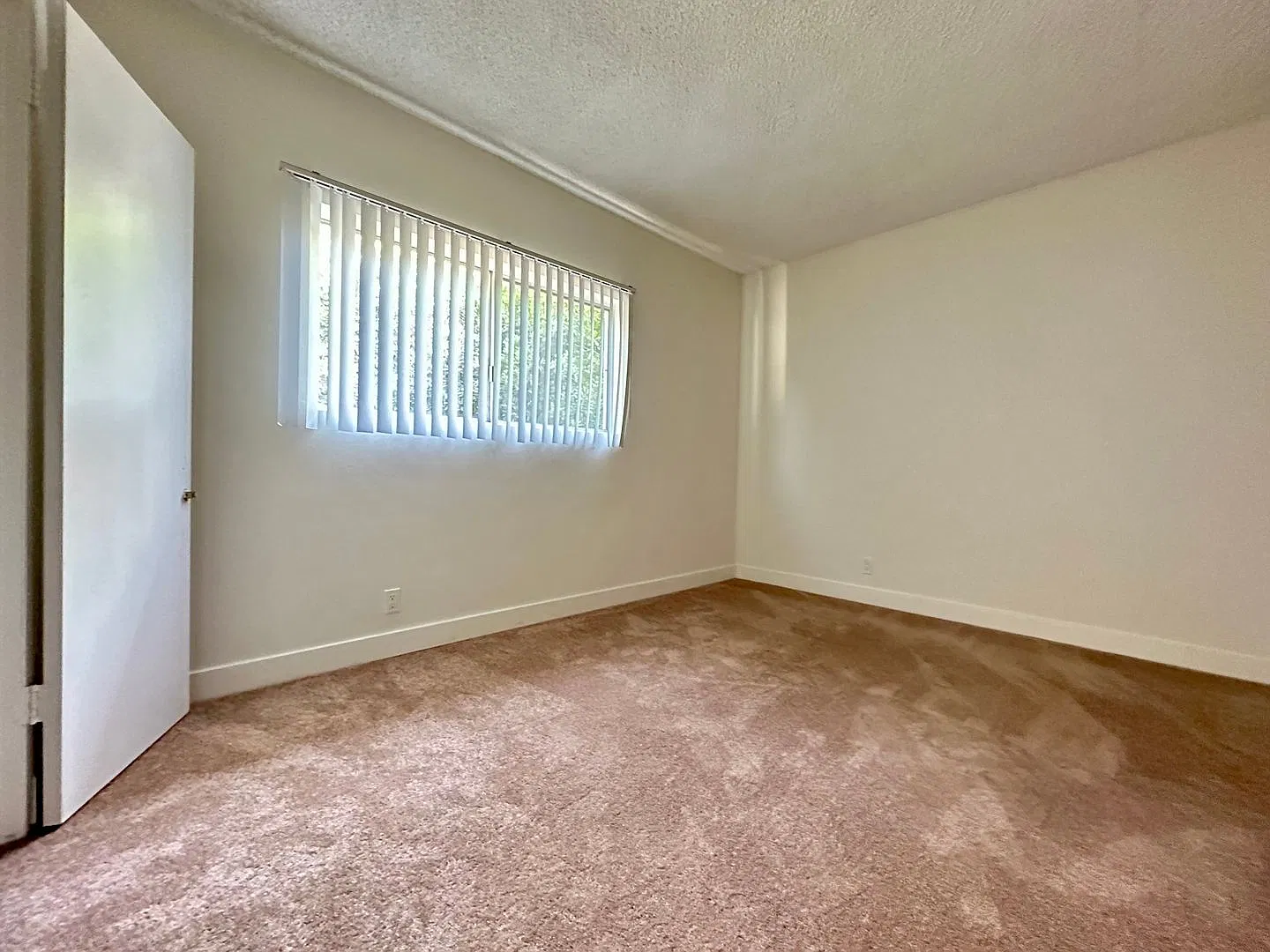 Addison Arms Apartments — Photo 4
