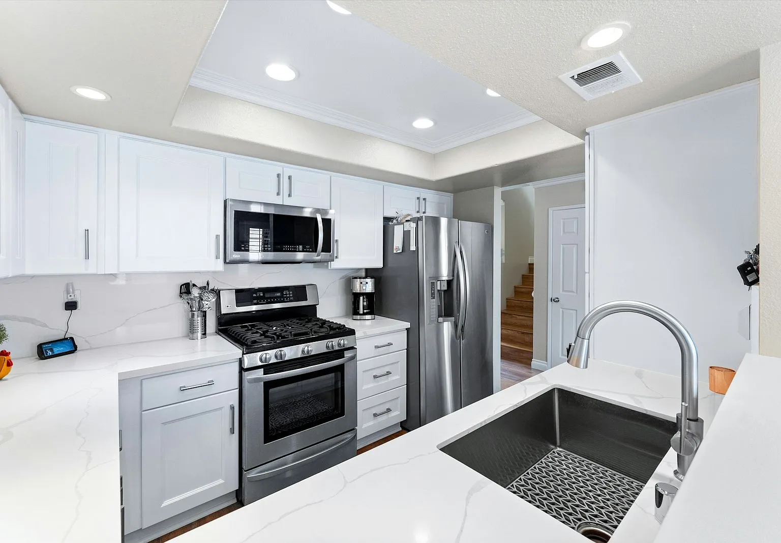1037 South Daybreak Court — Photo 4