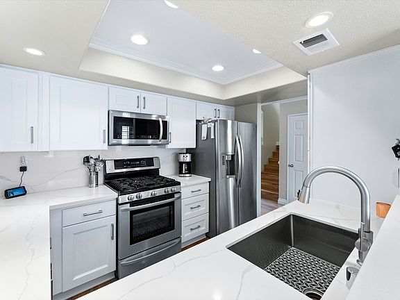 5th image of 1037 S Daybreak Ct