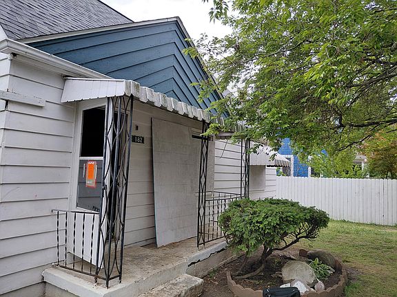 3rd image of 182 S Hague Ave