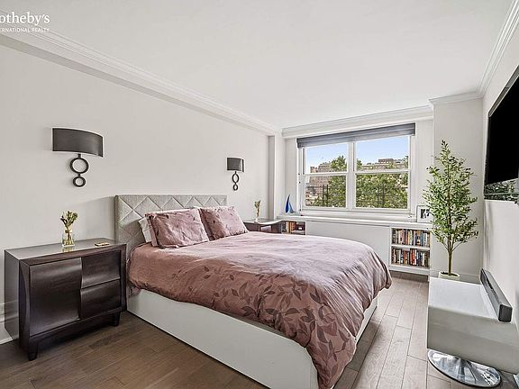 4th image of 360 W 22nd St APT 8M