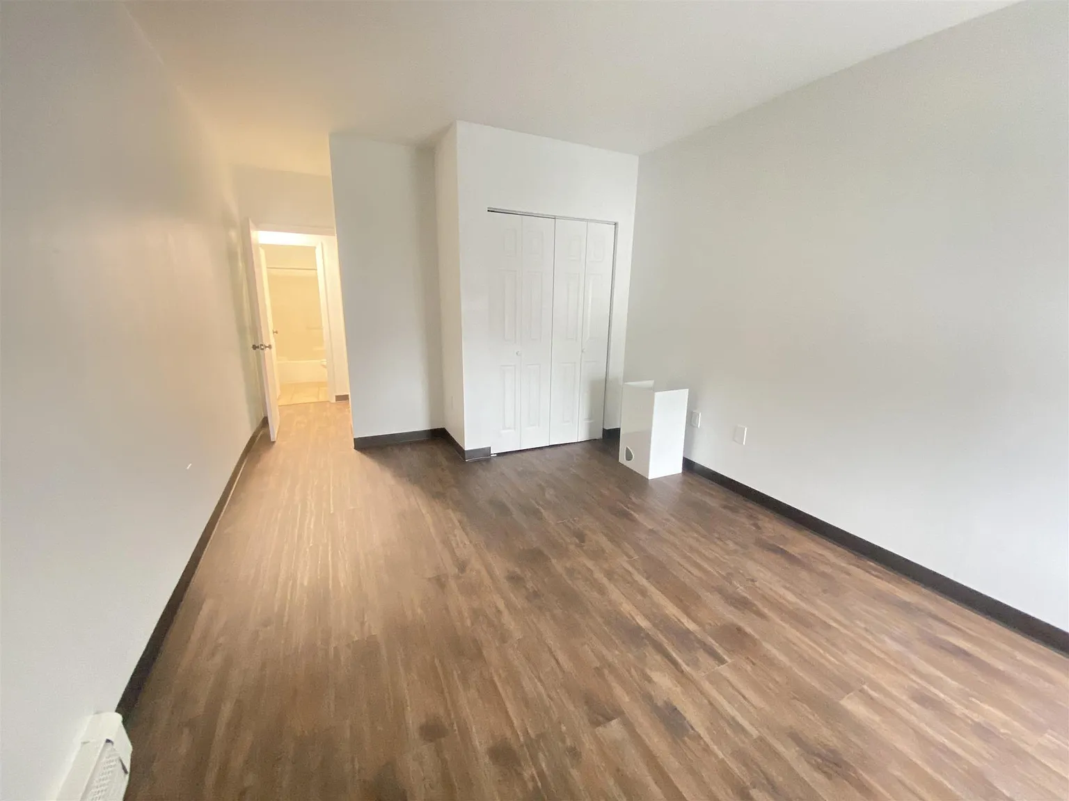 2 bed, 1000 sqft, $2,500 — Photo 2