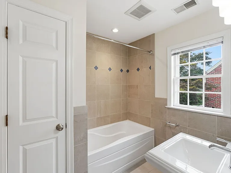 2812 Northampton St NW — Photo 14