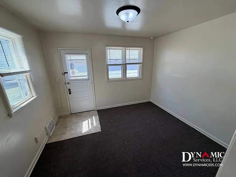215 S Duluth Ave — Photo 9