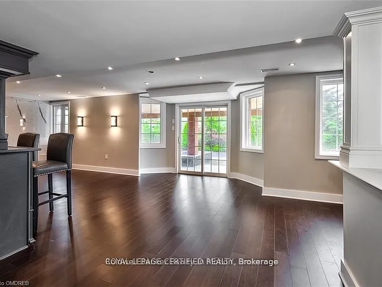 2499 Highmount Cres — Photo 32