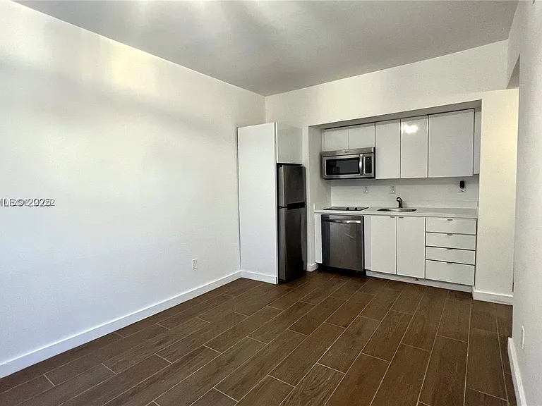 1611 Meridian Ave #104 — Photo 6